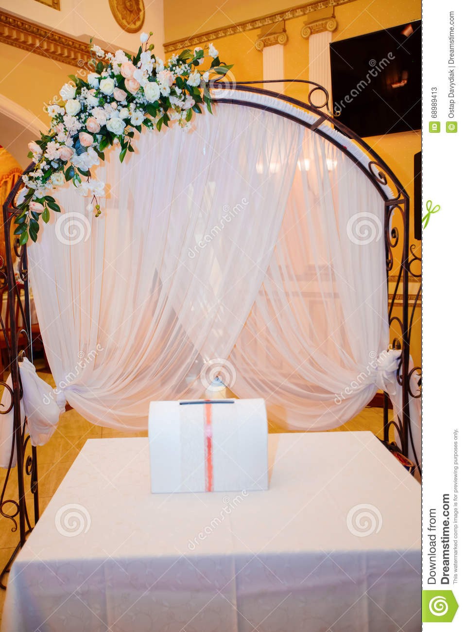 How To Decorate A Wedding Arch With Fabric